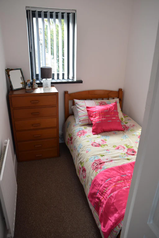 Port View Newlyn bedroom-03