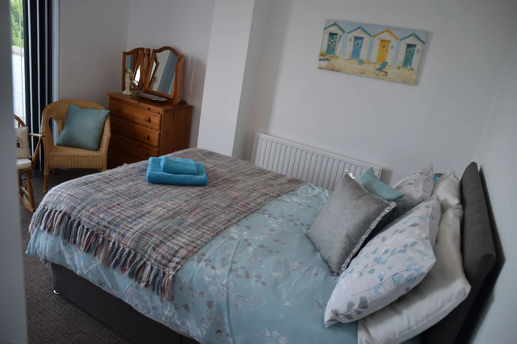 Port View Newlyn bedroom-05