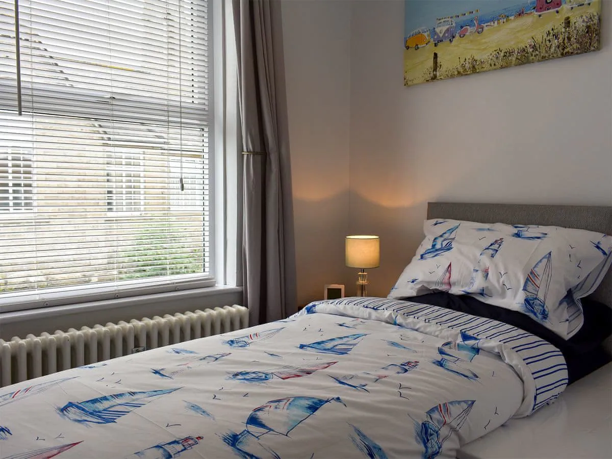 Single bedroom - Dolphin Watch Newlyn